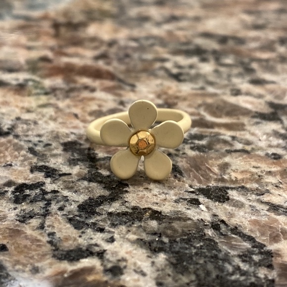 Daisy ring!! - Picture 2 of 4